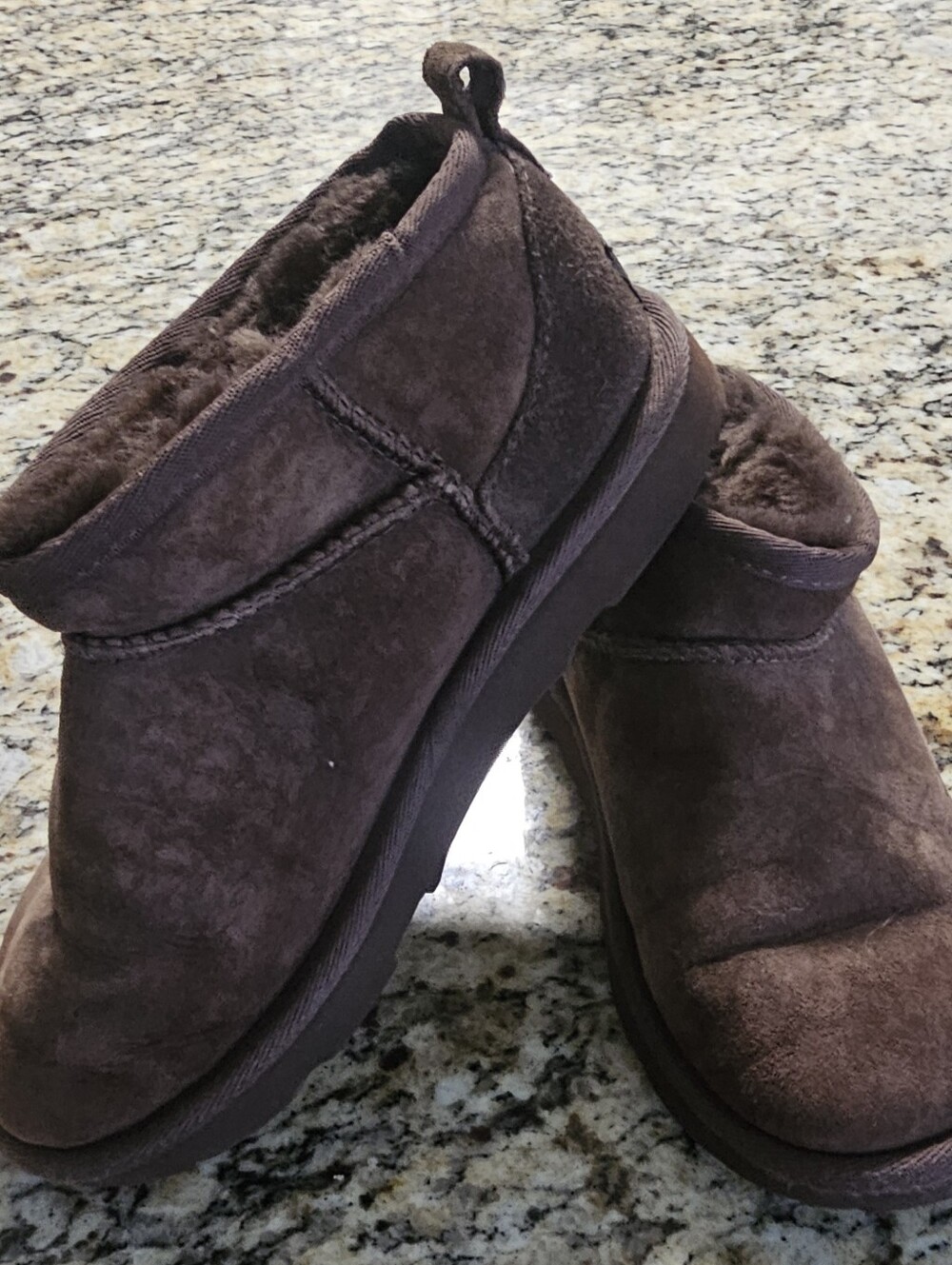 Kids UGG Mini Boot - Chestnut Size 2 - Picture 11 of 12